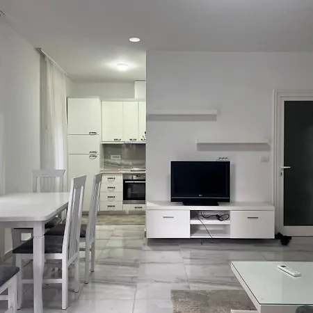 White * Durres